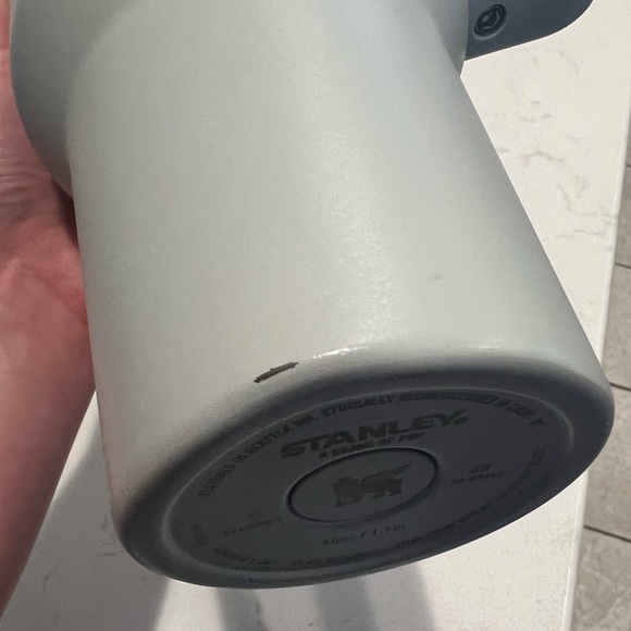 Stanley Quencher H2.0 40 oz Frost Used - Picture 5 of 7